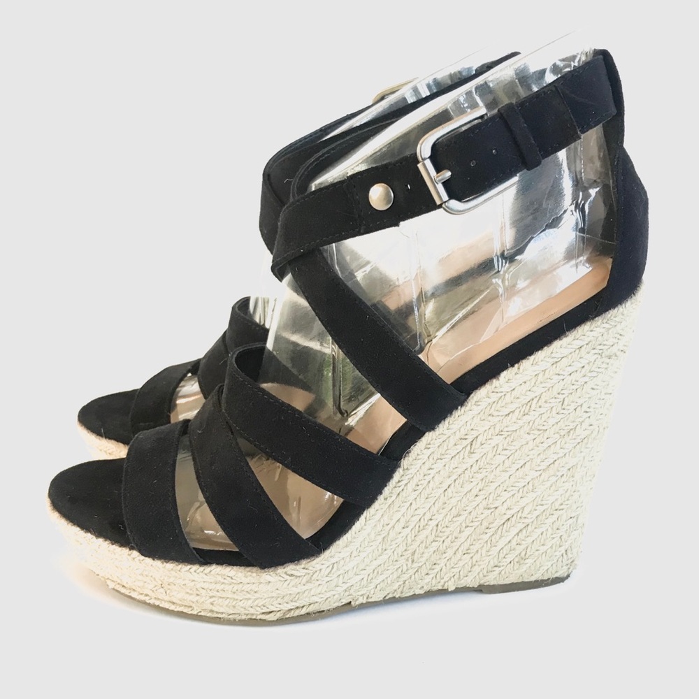 ⭐️LIKE NEW⭐️Women’s Black Strappy Wedge Sandal!